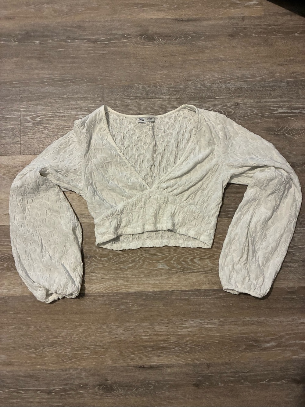 Zara Cream Textured V-Neck Cropped Long-Sleeve Top Size Medium